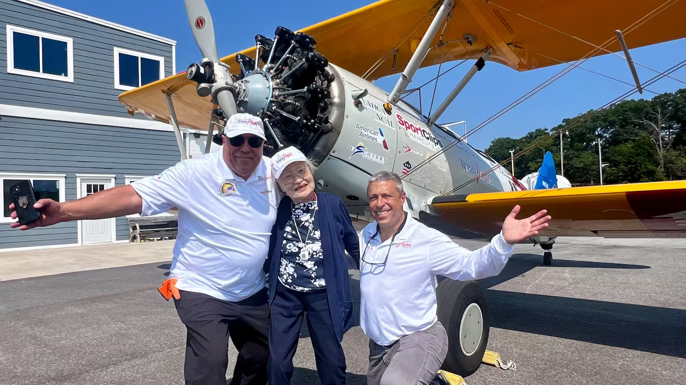 mount vernon residents with plane